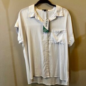 White tercel short sleeve button front shirt size Medium